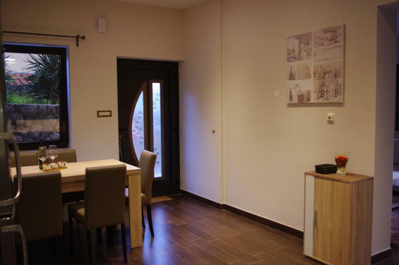 Apartment Verano Njivice Exteriér fotografie